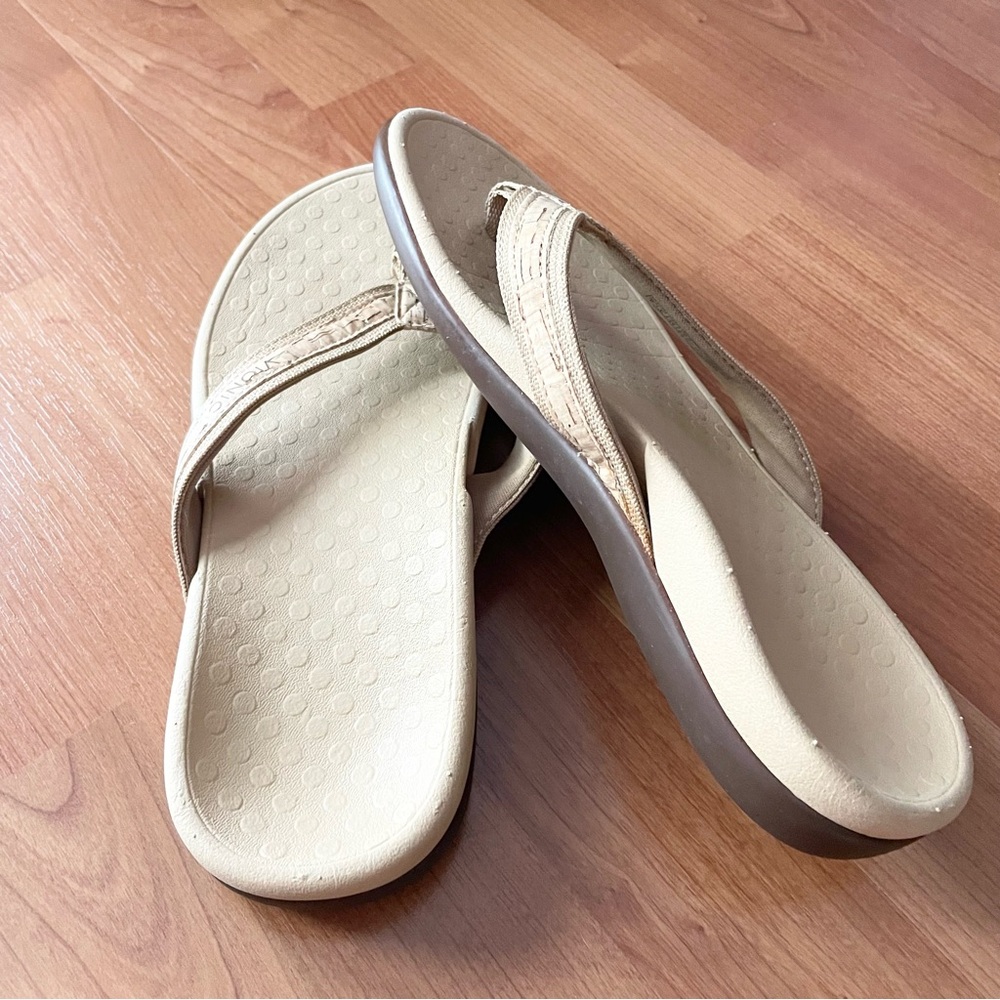 NWOT Vionic Tide II Flip Flops - Picture 4 of 7